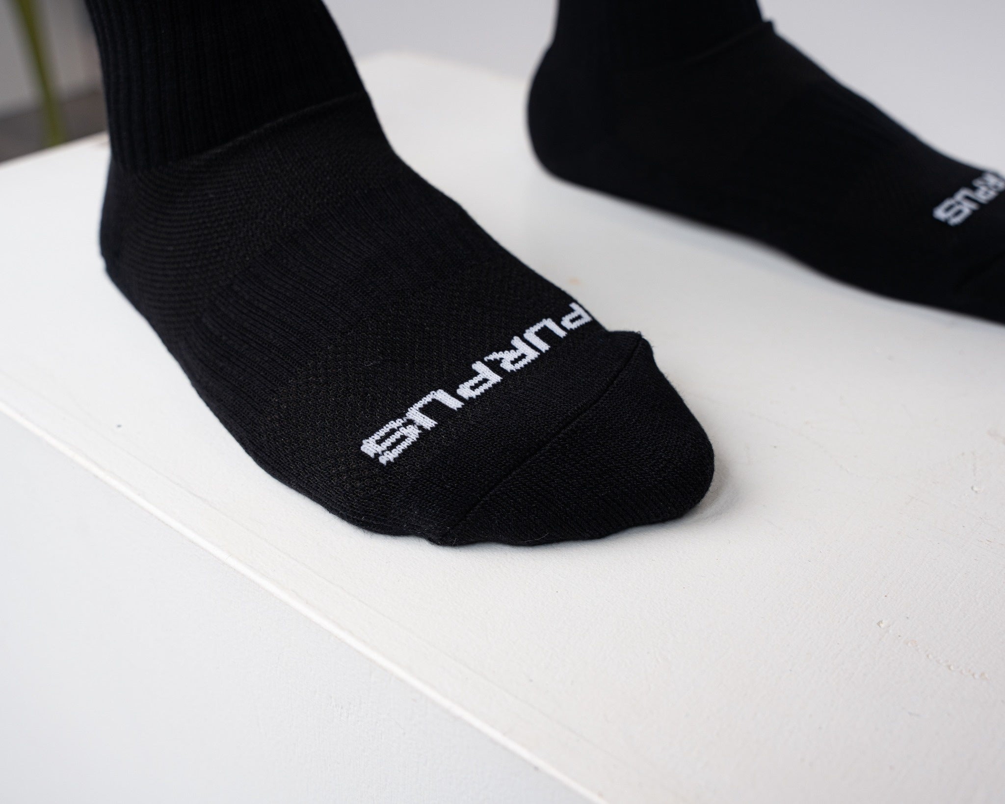 PURPUS PREVAIL Socks